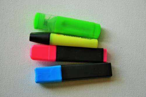Pens Coloured Highlighters Yellow Green Blue Pink