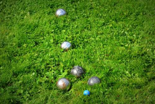 Petanque Grass Balls Game