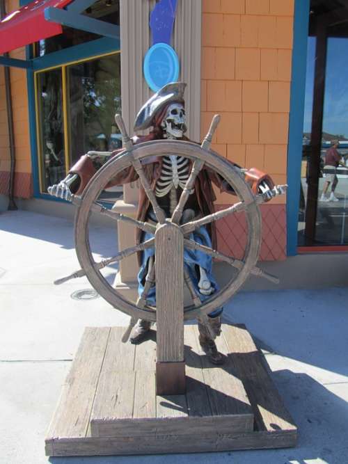 Pirate Statue Disneyland Florida Man Skull Scary
