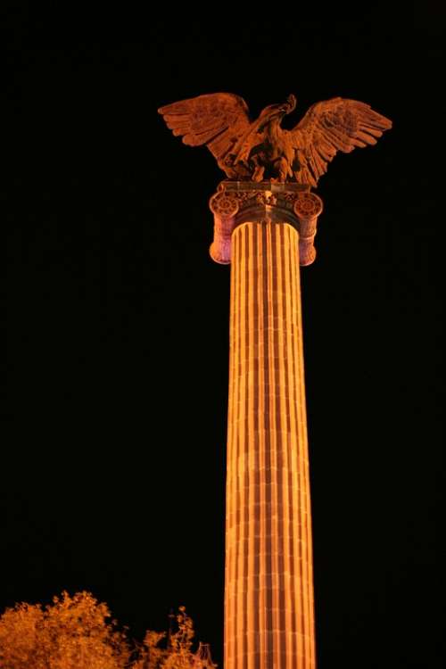 Plaza Eagle Exedra Aguascalientes Column Night