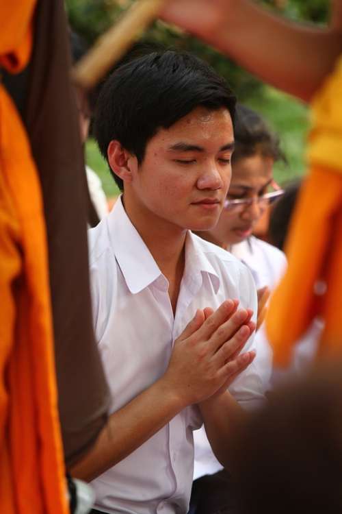 Pray Buddhists Rose Petals Walk Monks Tradition