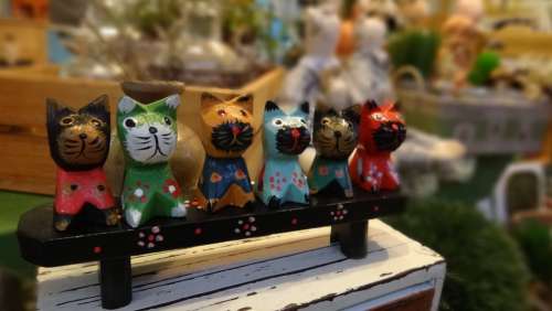 Puppet Carving Cat Shop