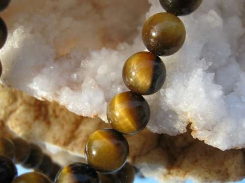 Quartz Gem Minerals Chain Broken Up Halves Druze