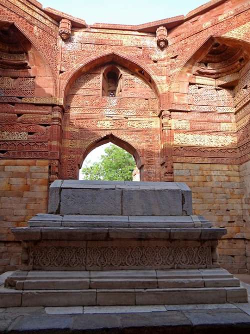 Qutab Complex Tomb Stone Arch Islamic Monument