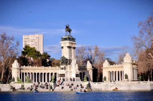 Retirement Park Madrid Pond Monument Europe
