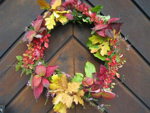 Rim Autumn Leaves Colors Door Arrangement