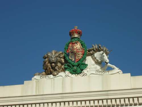 Royal Emblem Figurine Statue England Lion Unicorn