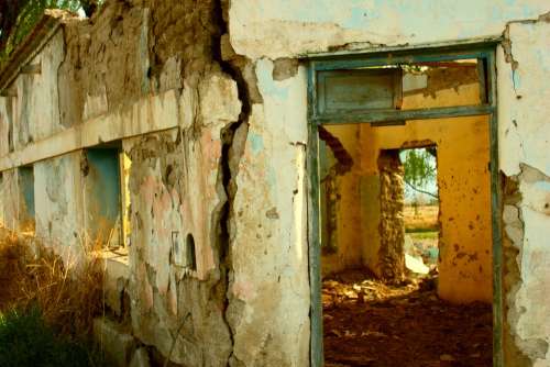 Ruin Old Ruins Door Old Building Adobe Cracks