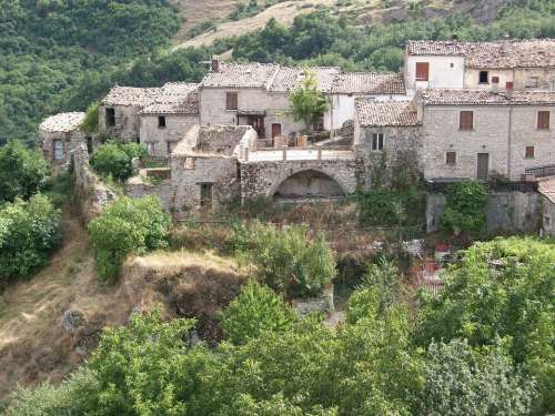 Ruine Village Expired Old Italian