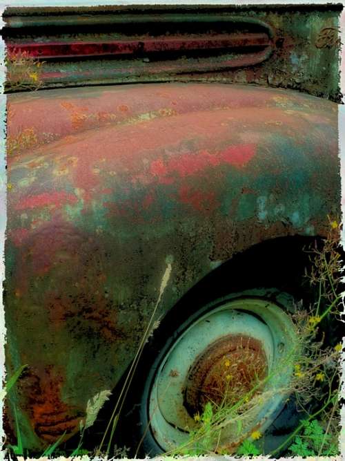 Rusty Old Truck Tire Splash Board Car Wing
