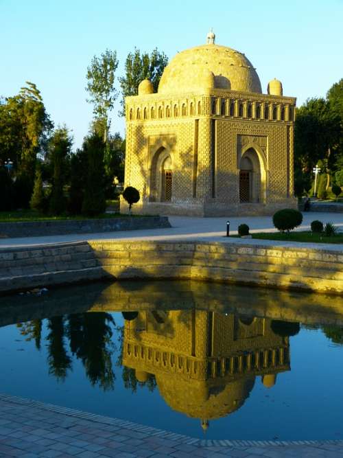 Samanid Mausoleum Tomb Water Mirroring