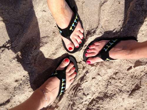 Sand Feet Sandals Vacation Family Fun Friends