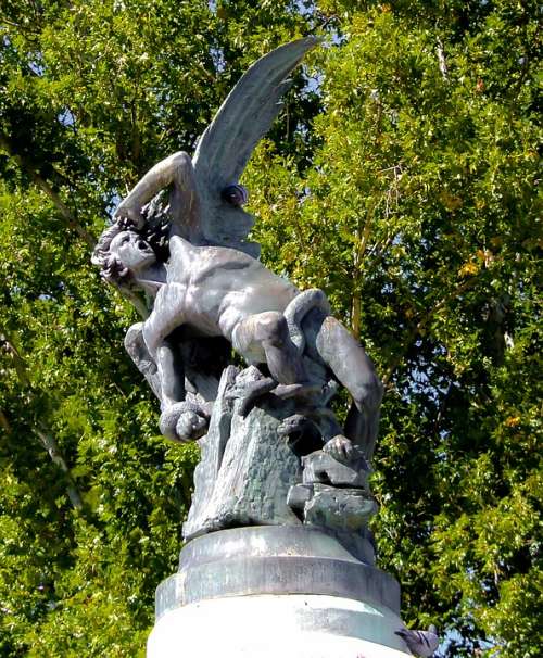 Sculpture Fallen Angel Lucifer 666 Park Paloma
