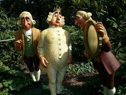 Sculpture Garden Fairy Tales Figure King