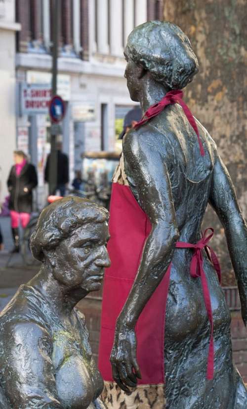 Sculpture Statue Figure Women Woman Apron Hamburg