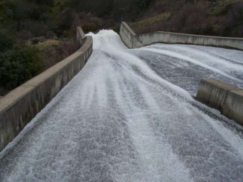 Segovia Dam Pontoon Spillway Water Avenue