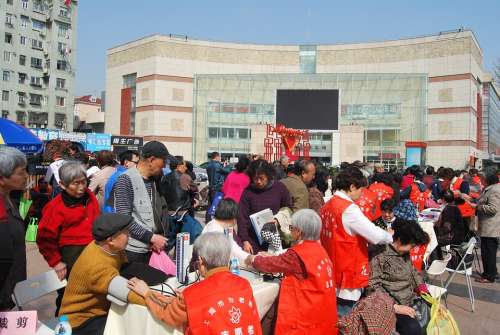 Shanghai Community Activities Old Age Free Clinics