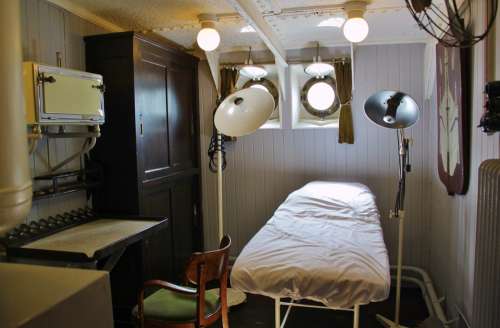 Ship'S Doctor Doctor'S Lounge Exam Room Bed Liège