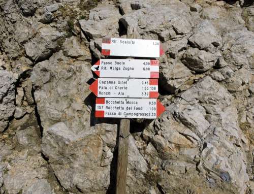 Signals Signage Hiking Mountain Scalorbi Carega
