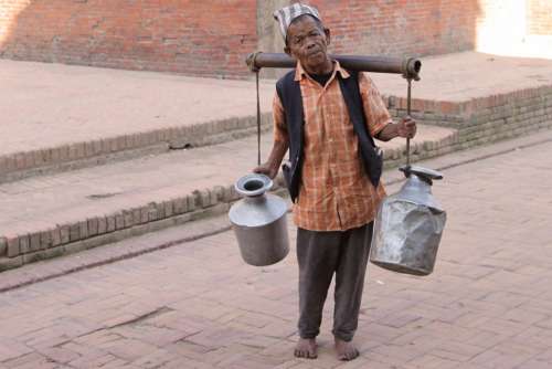 Sociable Bhutan Carrier Workers Hard Last Jugs