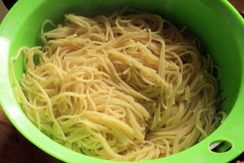 Spaghetti Noodles Noodle Strainer Green Eat
