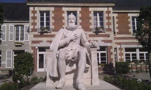 Statue Stain Sully On Loire Loiret