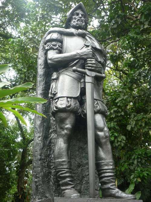 Statue Conquistador Conquerer Sword Spanish Colony