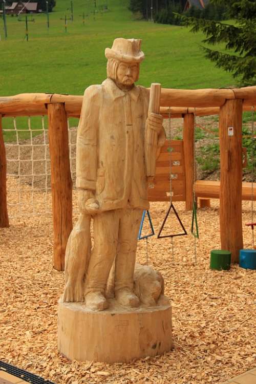 Statue Wood Hunter