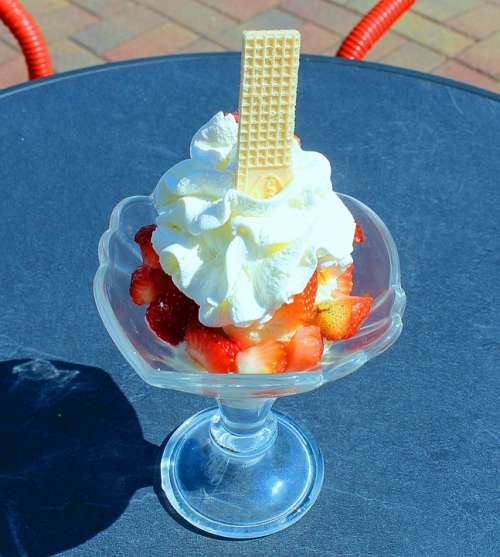 Strawberry Cup Cream Ice Cream Sundae Strawberries