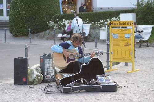 Street Musicians Rügen Island Beach Musician Guitar