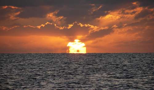 Sun Sunset Abendstimmung Sea Water Clouds