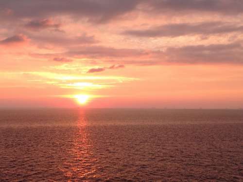 Sunrise Morgenstimmung Sun Sea Ocean Wave