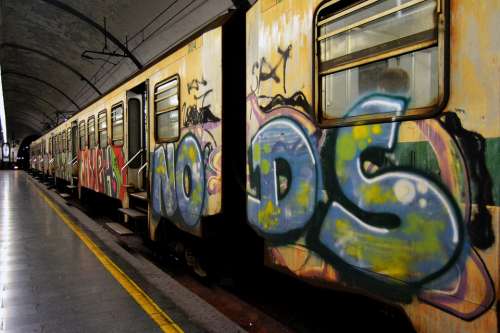 Train Rome Wagon Sprays Italy