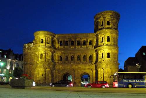 Trier Abendstimmung Kirchplatz Night Porta Nigra