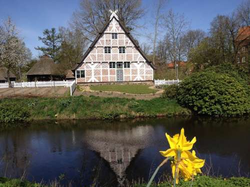 Truss Mirroring Spring Stade Historically Bright