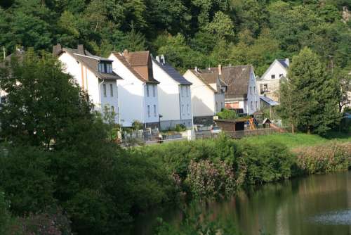 Village River Bank Uferstrase Near Shore Lhn