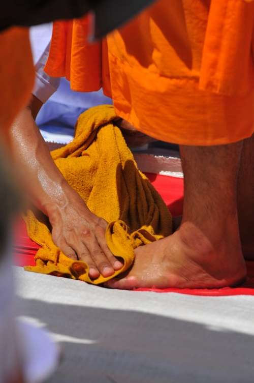 Washing Cleaning Feet Buddhists Monks Monks