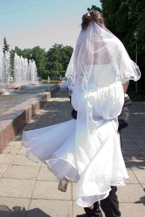 Wedding Bride The Groom On Hands Fountain