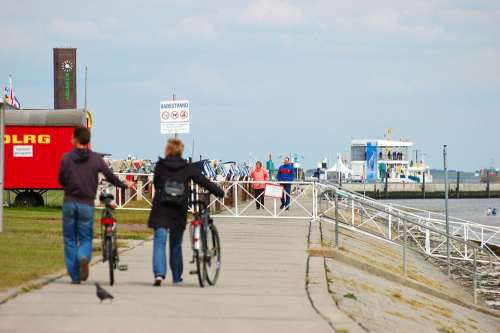 Wilhelmshaven Beach Promenade Walkers North Sea
