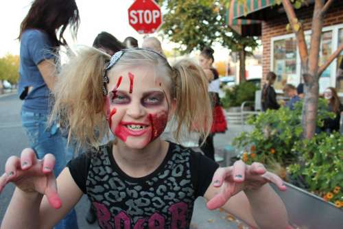 Zombie Halloween Face Girl Make-Up Young Cute