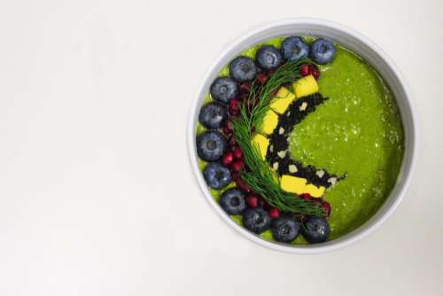 Green smoothie with blueberries