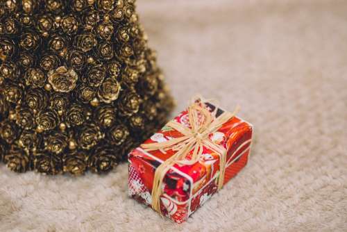 Gold Christmas tree and present