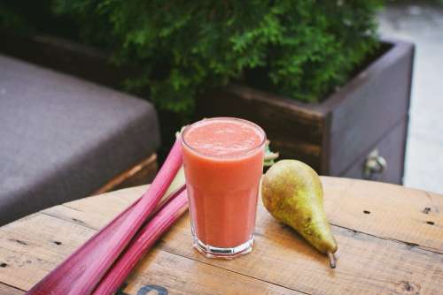Pear and rhubarb smoothie