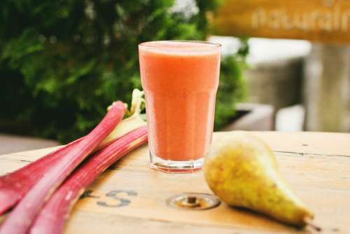 Pear and rhubarb smoothie 4
