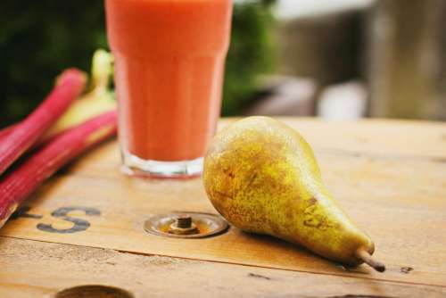 Pear and rhubarb smoothie 5