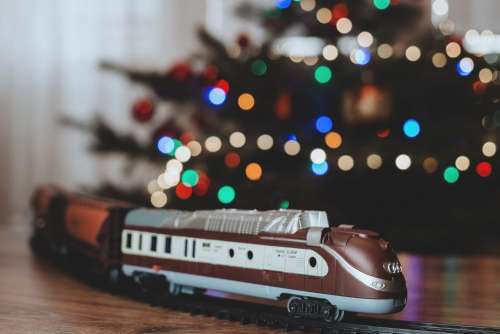 Toy train going around the Christmas tree 4