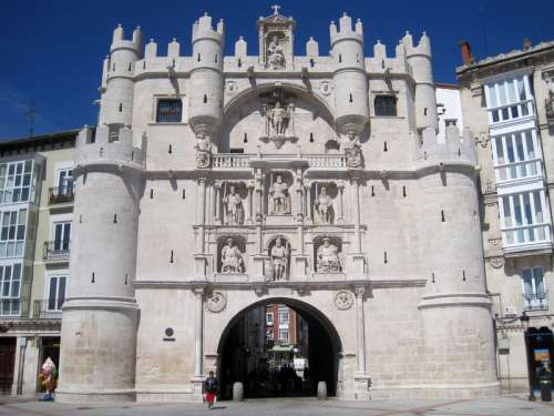 14th-century city gate Arco de Santa María in Burgos, Spain free photo