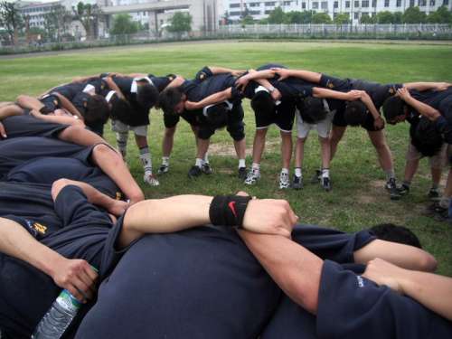 A team of Rugby players in a circle free photo