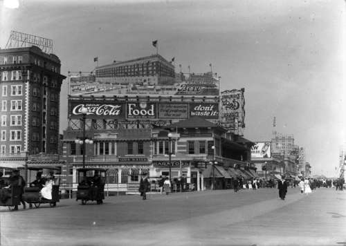 Boardwalk in 1917 in Atlantic City, New Jersey free photo