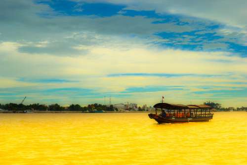 Boat on the yellow river landscape free photo